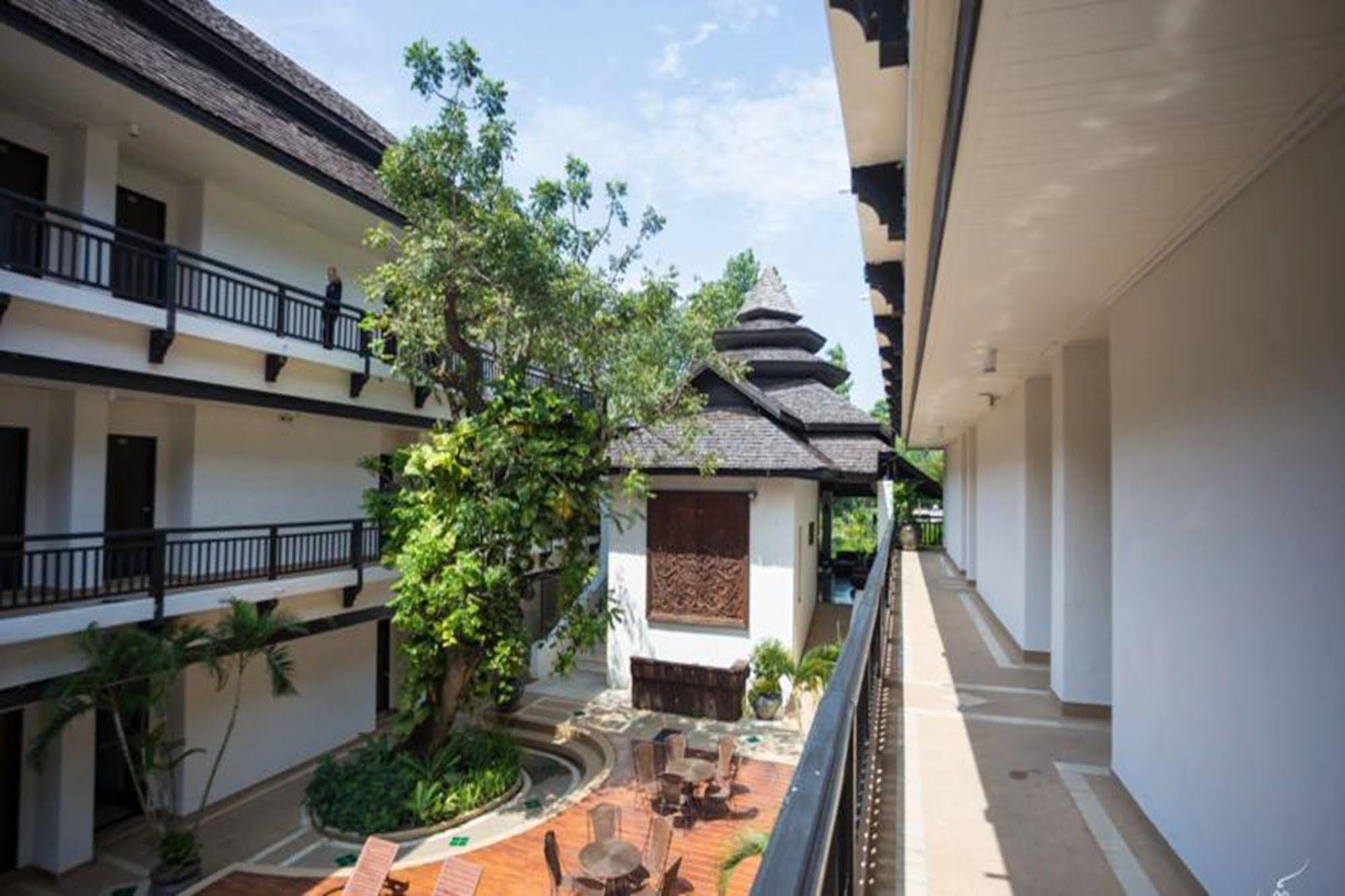 Gassan Legacy Golf Club Hotel Lamphun Luaran gambar
